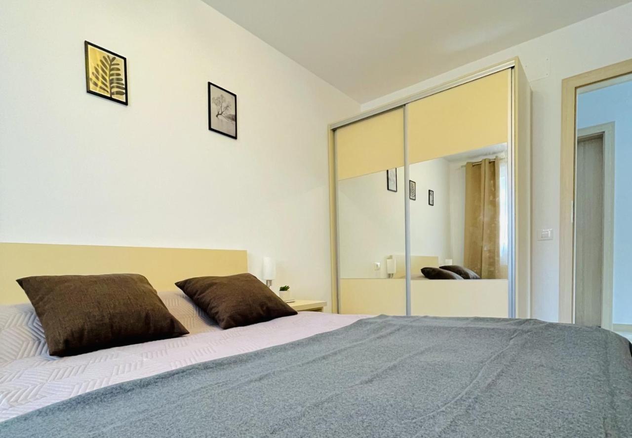 Mountain Crib In Urban Plaza W. Parking & Netflix Daire Braşov Dış mekan fotoğraf