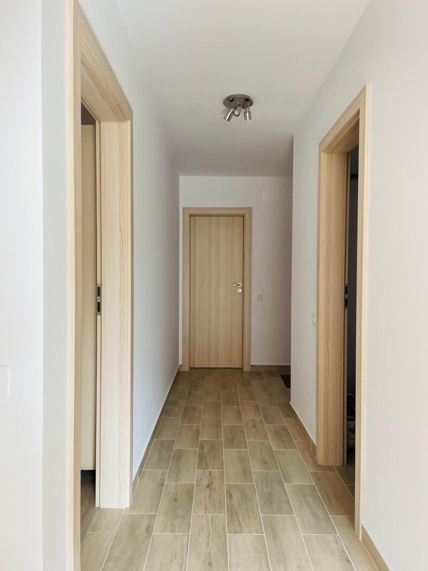 Mountain Crib In Urban Plaza W. Parking & Netflix Daire Braşov Dış mekan fotoğraf